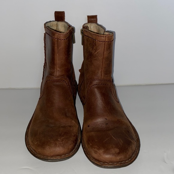 UGG s/n 1004177 boots ankle leather size 7 great condition. - Picture 4 of 14